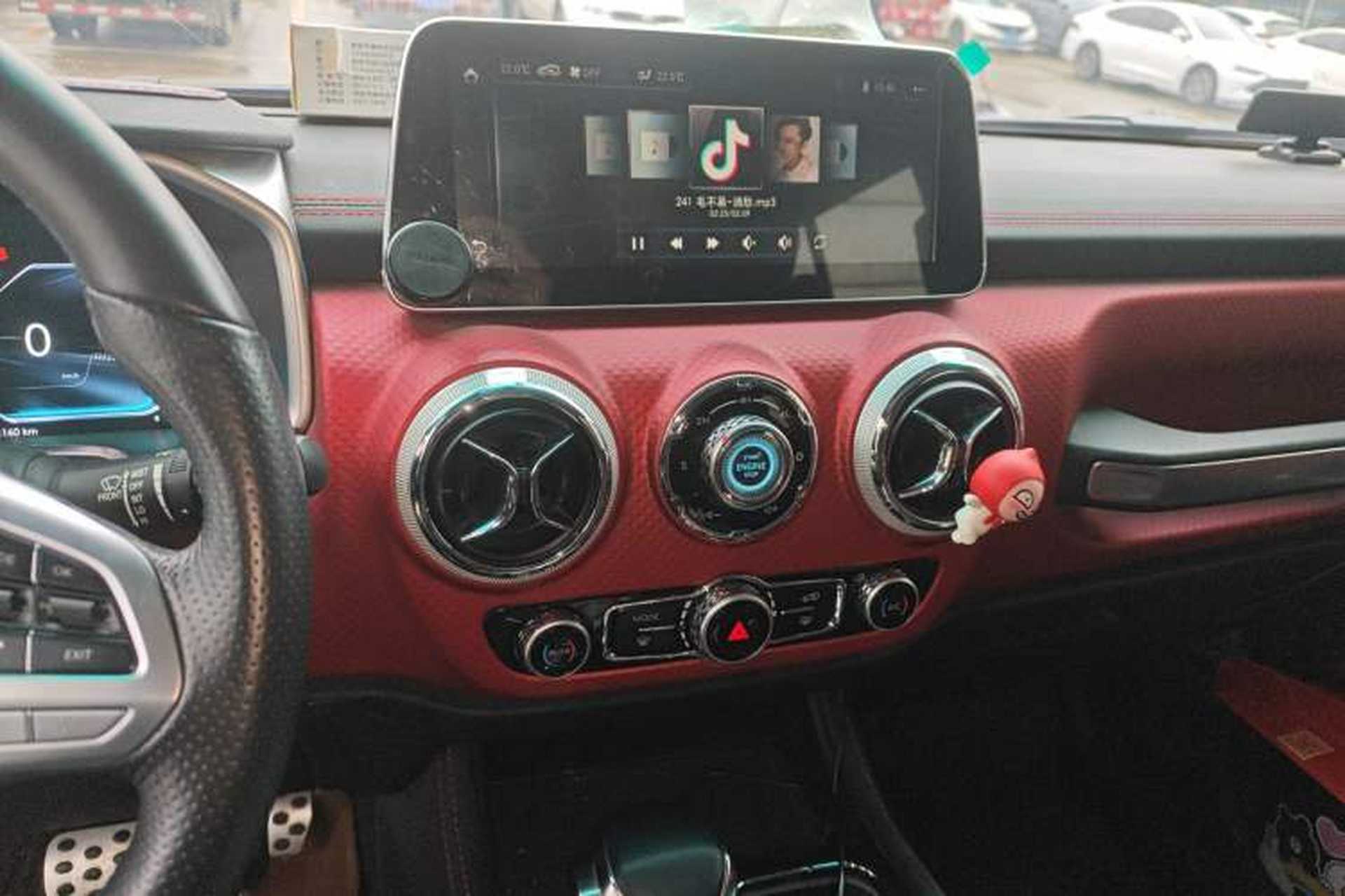Used BAIC Off-Road BJ40 2018 PLUS 2.3T Automatic Four-Wheel Drive Premium Edition China V Audio And AC Panel