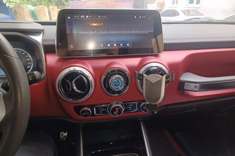 Used BAIC Off-Road BJ40 2018 PLUS 2.0T Manual Four-Wheel Drive Prestige Edition China V Audio And AC Panel