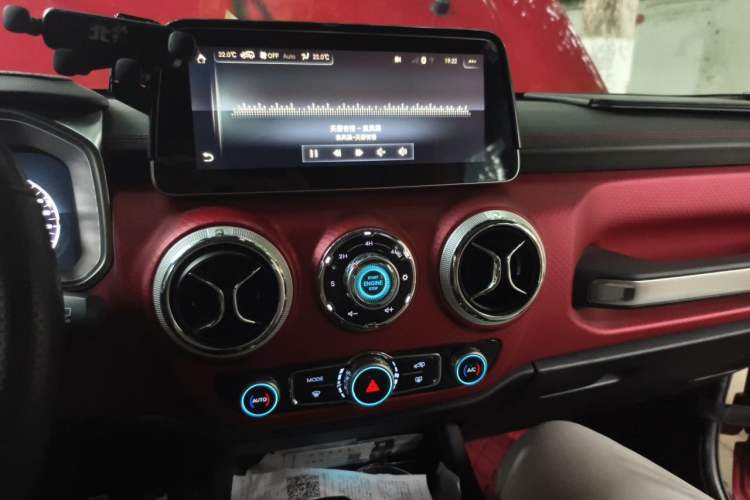 Used BAIC Off-Road BJ40 2018 PLUS 2.3T Automatic Four-Wheel Drive Flagship Version China V Emission Standard Audio And AC Panel