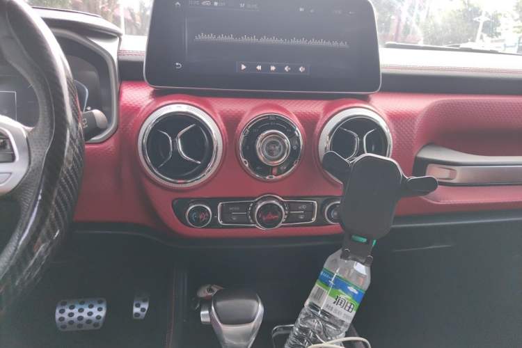 Used BAIC Off-Road BJ40 2018 PLUS 2.3T Automatic Four-Wheel Drive Flagship Version China V Emission Standard Audio And AC Panel