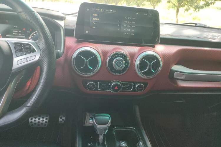 Used BAIC Off-Road BJ40 2018 PLUS 2.3T Automatic Four-Wheel Drive Premium Edition China V Audio And AC Panel