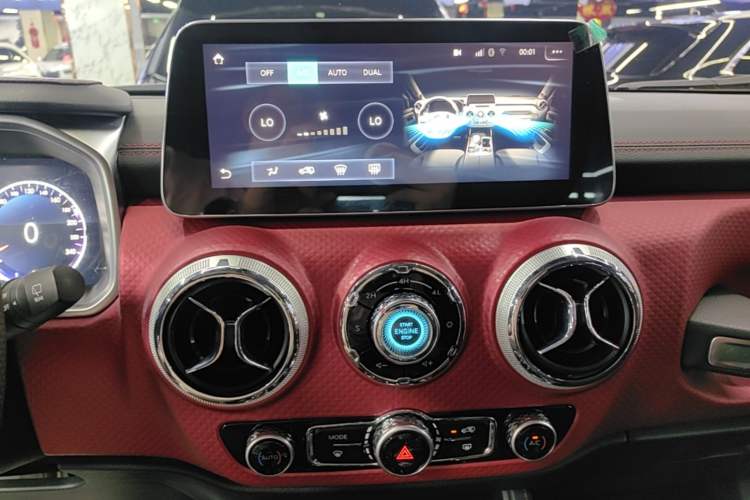 Used BAIC Off-Road BJ40 2018 2.3T Automatic Four-Wheel Drive Ring of the Tower Champion Edition China V Emission Standard Audio And AC Panel