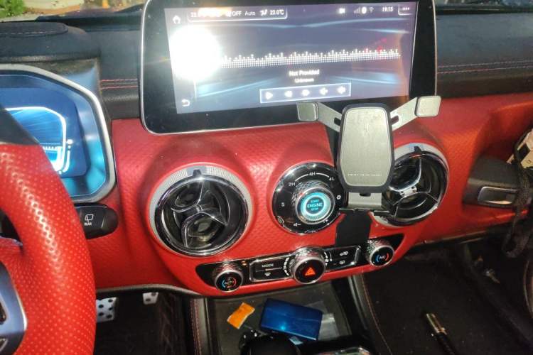 Used BAIC Off-Road BJ40 2018 PLUS 2.3T Automatic Four-Wheel Drive Flagship Version China V Emission Standard Audio And AC Panel