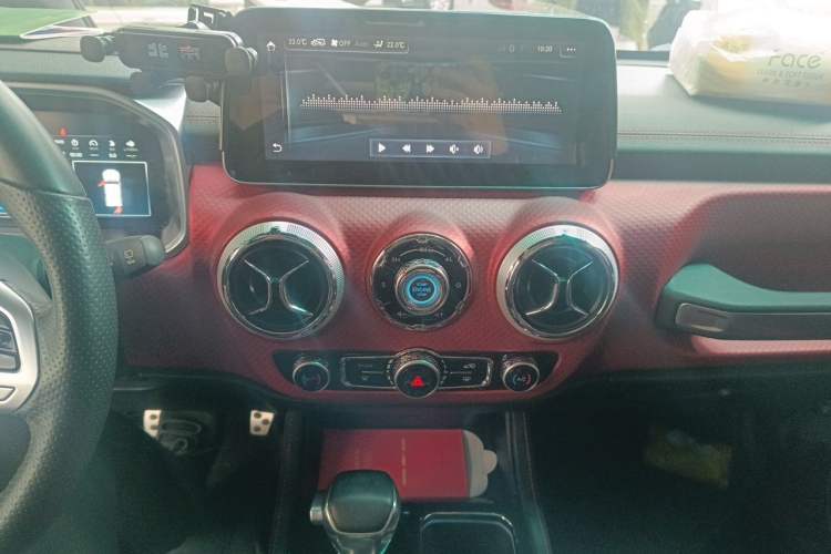 Used BAIC Off-Road BJ40 2018 PLUS 2.3T Automatic Four-Wheel Drive Premium Edition China V Audio And AC Panel