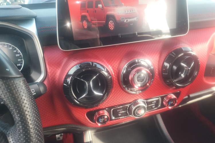 Used BAIC Off-Road BJ40 2018 2.3T Automatic Four-Wheel Drive Ring of the Tower Champion Edition China V Emission Standard Audio And AC Panel