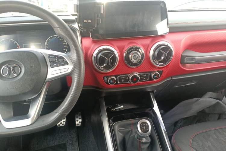 Used BAIC Off-Road BJ40 2018 PLUS 2.0T Manual Four-Wheel Drive Prestige Edition China V Audio And AC Panel