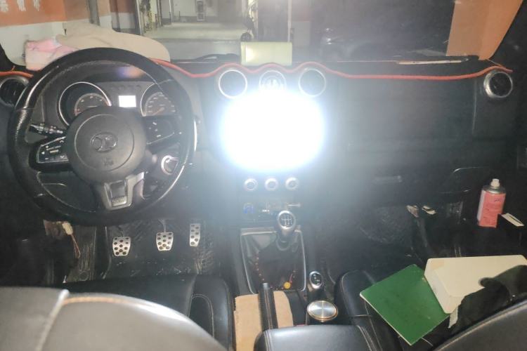 Used BAIC Off-Road BJ40 2018 40L 2.0T Manual Diesel Four-Wheel Drive Prestige Edition Center Console