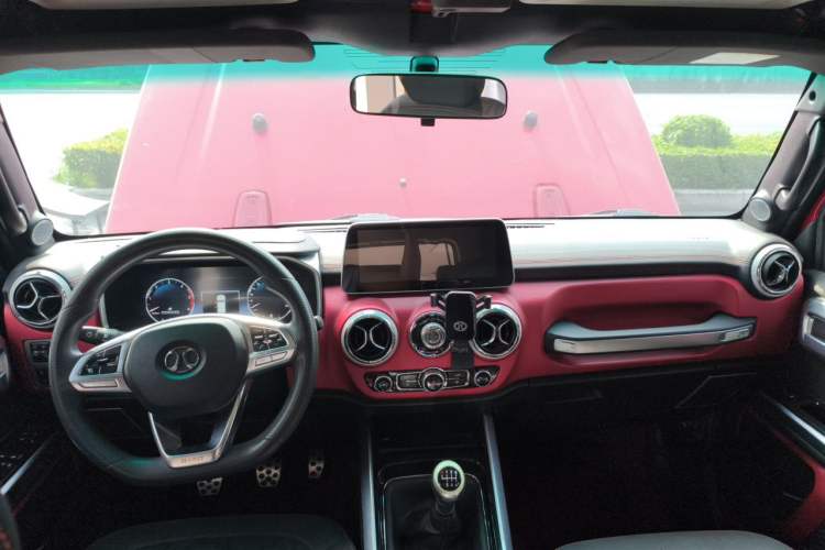 Used BAIC Off-Road BJ40 2018 PLUS 2.0D Manual Four-Wheel Drive Prestige Model China V Emission Standard Center Console