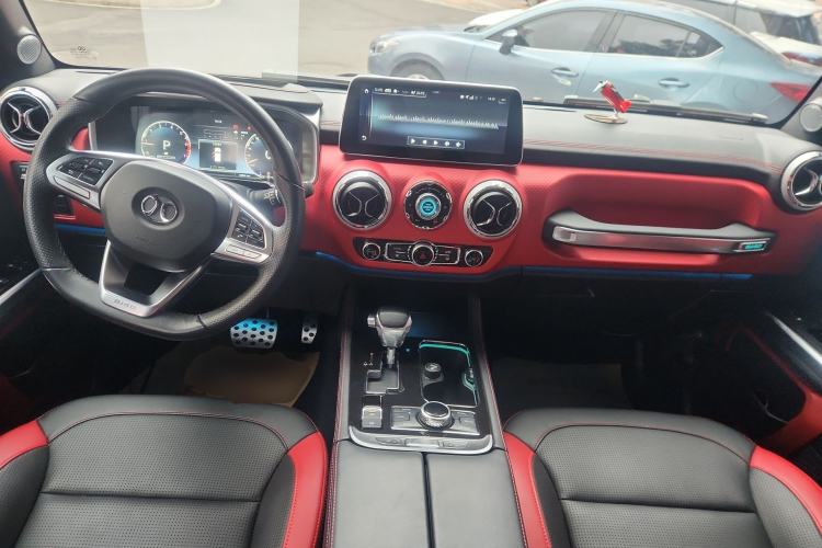 Used BAIC Off-Road BJ40 2018 PLUS 2.3T Automatic Four-Wheel Drive Flagship Version China V Emission Standard Center Console