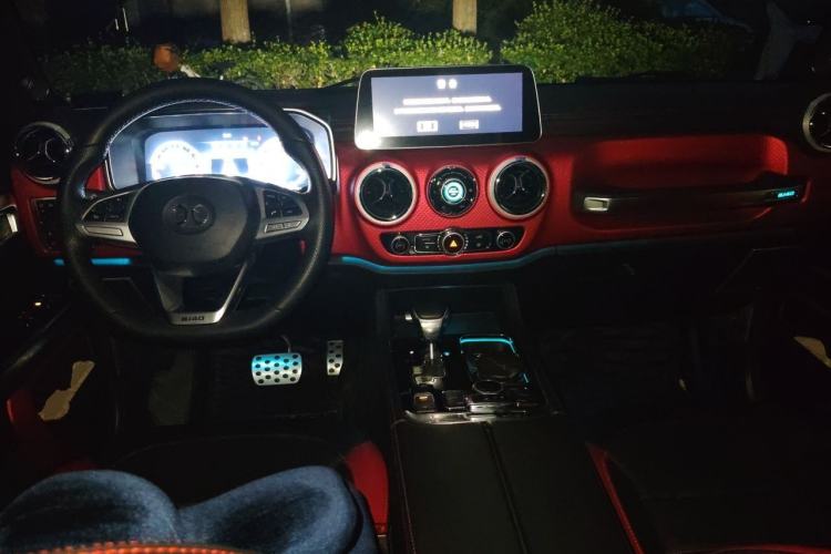 Used BAIC Off-Road BJ40 2018 PLUS 2.3T Automatic Four-Wheel Drive Flagship Version China V Emission Standard Center Console