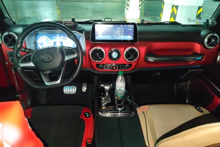 Used BAIC Off-Road BJ40 2018 PLUS 2.3T Automatic Four-Wheel Drive Flagship Version China V Emission Standard Center Console