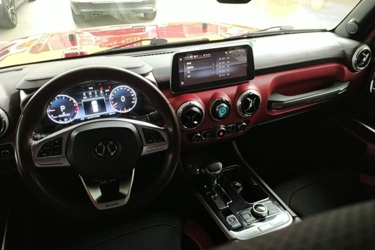 Used BAIC Off-Road BJ40 2018 PLUS 2.3T Automatic Four-Wheel Drive Flagship Version China V Emission Standard Center Console