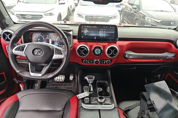 Used BAIC Off-Road BJ40 2018 PLUS 2.3T Automatic Four-Wheel Drive Flagship Version China V Emission Standard Center Console
