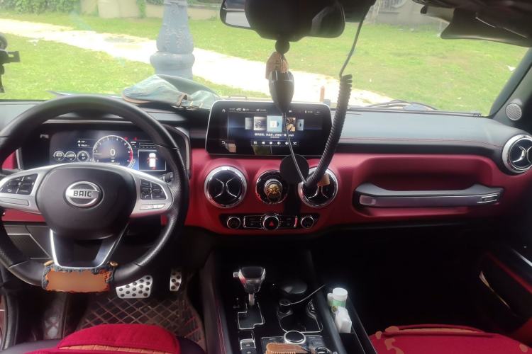 Used BAIC Off-Road BJ40 2018 PLUS 2.3T Automatic Four-Wheel Drive Flagship Version China V Emission Standard Center Console