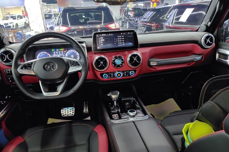 Used BAIC Off-Road BJ40 2018 2.3T Automatic Four-Wheel Drive Ring of the Tower Champion Edition China V Emission Standard Center Console