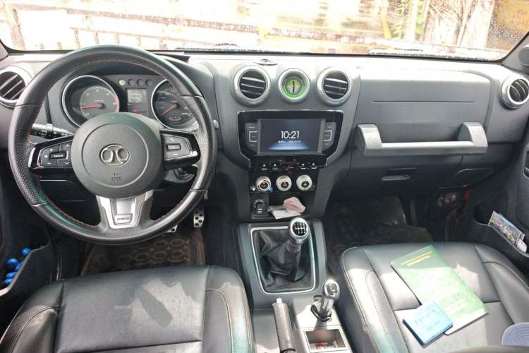 Used BAIC Off-Road BJ40 2018 40L 2.0T Manual Diesel Four-Wheel Drive Prestige Edition Center Console