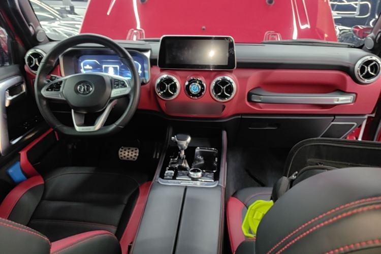 Used BAIC Off-Road BJ40 2018 2.3T Automatic Four-Wheel Drive Ring of the Tower Champion Edition China V Emission Standard Center Console