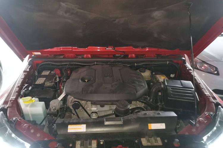 Used BAIC Off-Road BJ40 2018 PLUS 2.3T Automatic Four-Wheel Drive Flagship Version China V Emission Standard Engine Bay