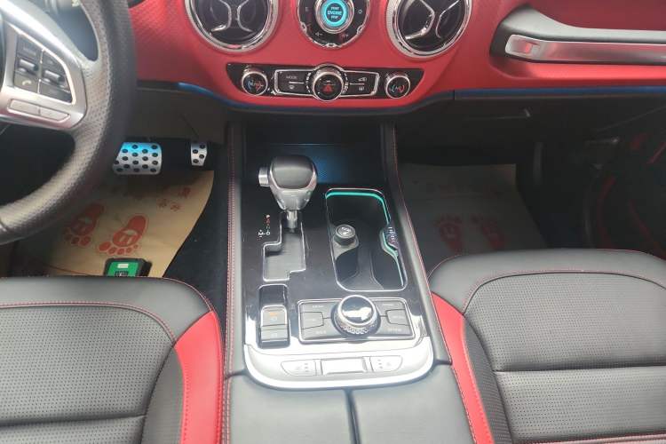 Used BAIC Off-Road BJ40 2018 PLUS 2.3T Automatic Four-Wheel Drive Flagship Version China V Emission Standard Gear Lever