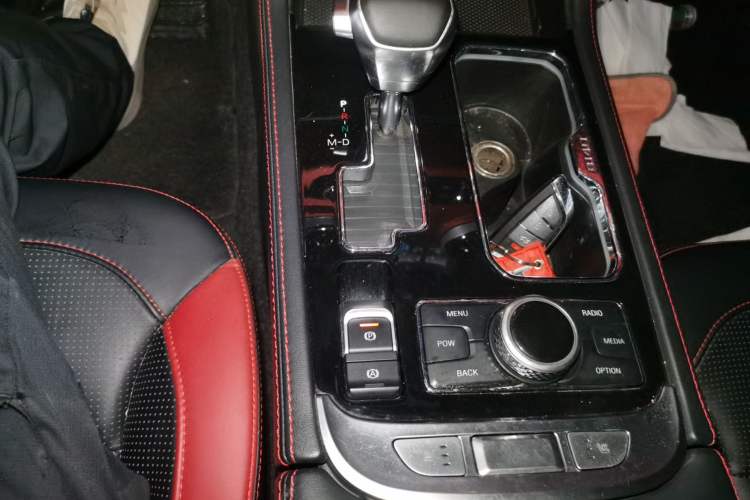 Used BAIC Off-Road BJ40 2018 PLUS 2.3T Automatic Four-Wheel Drive Flagship Version China V Emission Standard Gear Lever