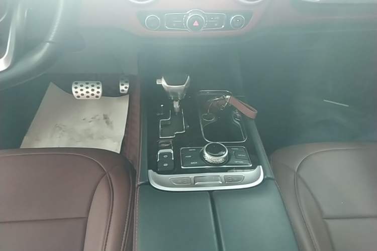 Used BAIC Off-Road BJ40 2018 PLUS 2.3T Automatic Four-Wheel Drive Premium Edition China V Gear Lever