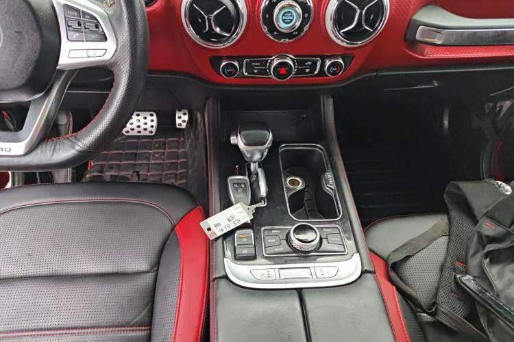 Used BAIC Off-Road BJ40 2018 PLUS 2.3T Automatic Four-Wheel Drive Flagship Version China V Emission Standard Gear Lever