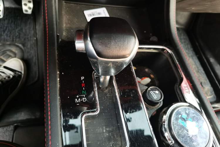 Used BAIC Off-Road BJ40 2018 PLUS 2.3T Automatic Four-Wheel Drive Flagship Version China V Emission Standard Gear Lever