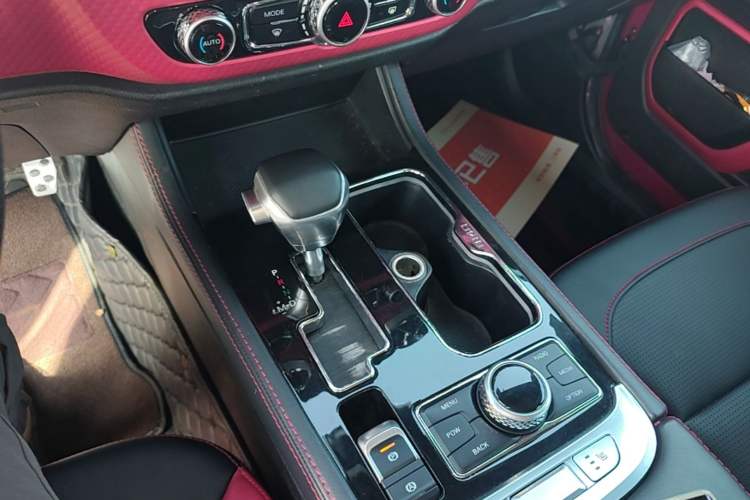 Used BAIC Off-Road BJ40 2018 PLUS 2.3T Automatic Four-Wheel Drive Flagship Version China V Emission Standard Gear Lever