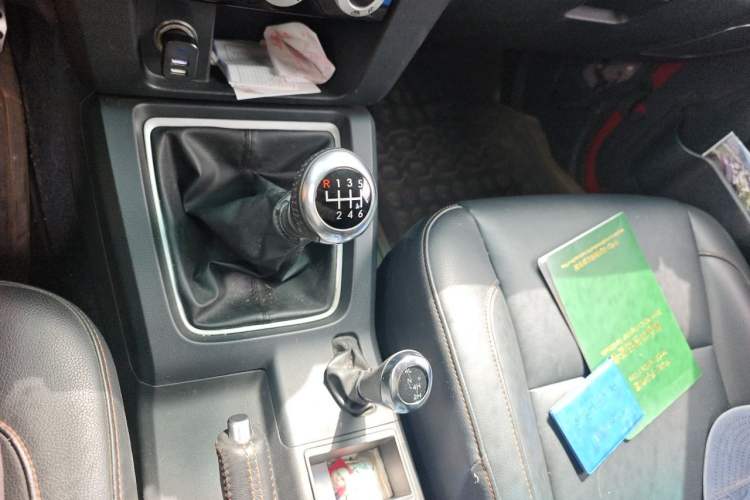 Used BAIC Off-Road BJ40 2018 40L 2.0T Manual Diesel Four-Wheel Drive Prestige Edition Gear Lever