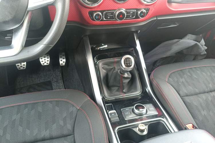 Used BAIC Off-Road BJ40 2018 PLUS 2.0T Manual Four-Wheel Drive Prestige Edition China V Gear Lever