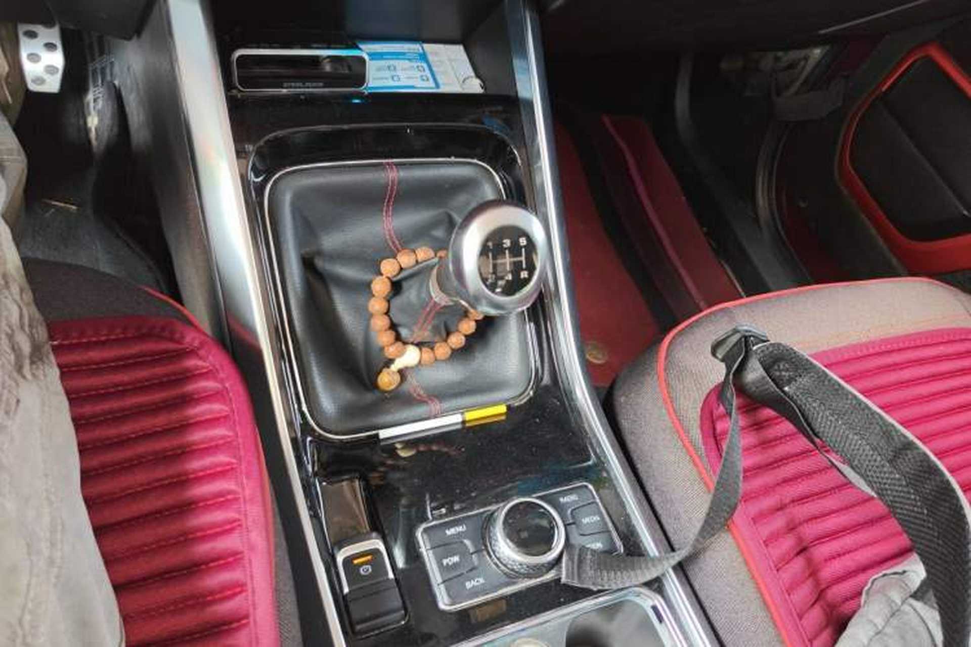 Used BAIC Off-Road BJ40 2018 PLUS 2.0T Manual Four-Wheel Drive Prestige Edition China V Gear Lever