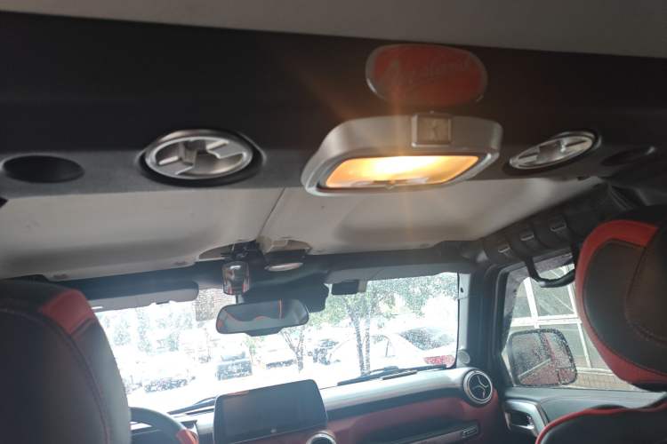 Used BAIC Off-Road BJ40 2018 PLUS 2.3T Automatic Four-Wheel Drive Flagship Version China V Emission Standard Headliner