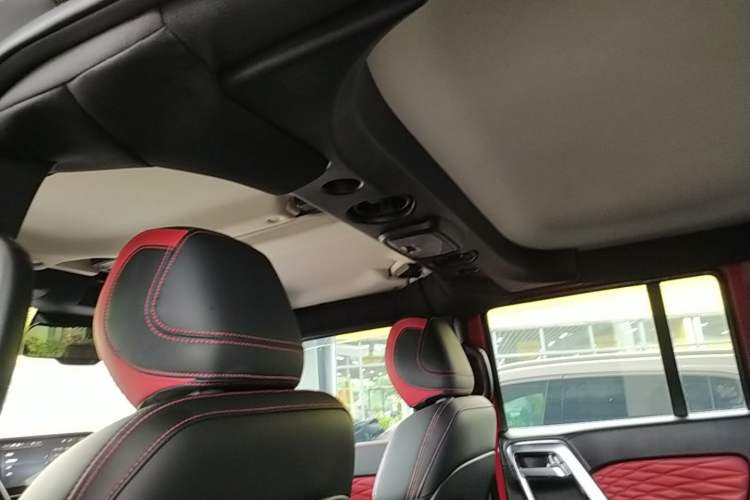 Used BAIC Off-Road BJ40 2018 PLUS 2.3T Automatic Four-Wheel Drive Flagship Version China V Emission Standard Headliner
