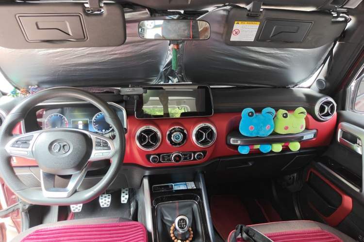Used BAIC Off-Road BJ40 2018 PLUS 2.0T Manual Four-Wheel Drive Prestige Edition China V Headliner