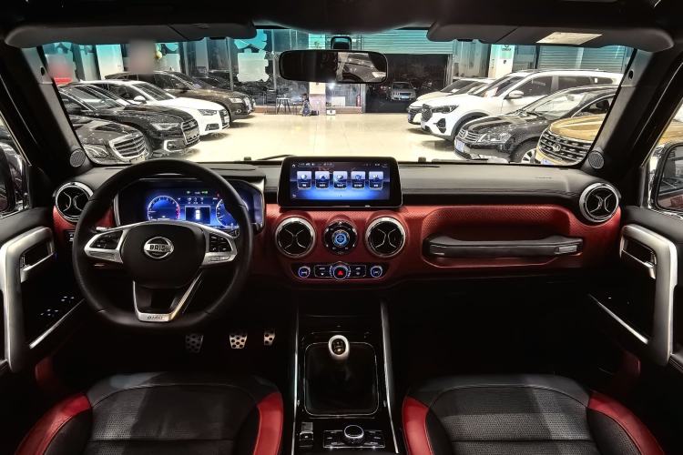 Used BAIC Off-Road BJ40 2018 PLUS 2.0T Manual Four-Wheel Drive Premium Edition China V Interior 1