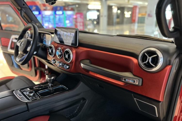 Used BAIC Off-Road BJ40 2018 2.3T Automatic Four-Wheel Drive Ring of the Tower Champion Edition China V Emission Standard Interior 1