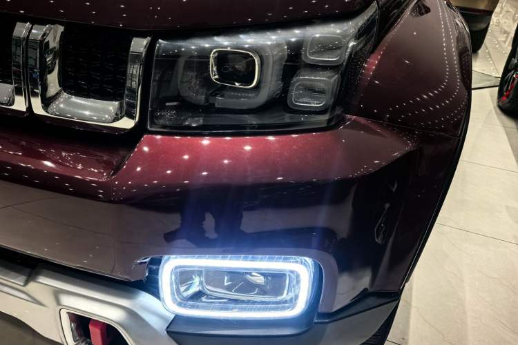Used BAIC Off-Road BJ40 2018 PLUS 2.0T Manual Four-Wheel Drive Premium Edition China V Interior 13