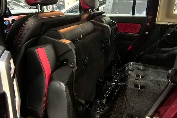 Used BAIC Off-Road BJ40 2018 PLUS 2.0T Manual Four-Wheel Drive Premium Edition China V Interior 15