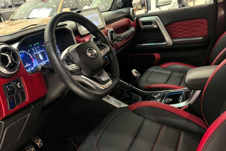Used BAIC Off-Road BJ40 2018 PLUS 2.0T Manual Four-Wheel Drive Premium Edition China V Interior 2