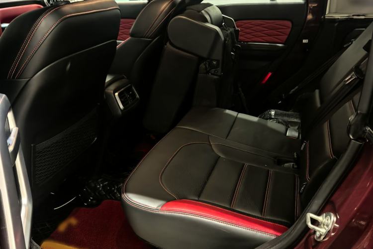 Used BAIC Off-Road BJ40 2018 PLUS 2.0T Manual Four-Wheel Drive Premium Edition China V Interior 5
