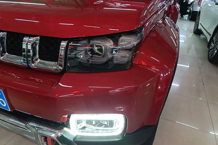 Used BAIC Off-Road BJ40 2018 PLUS 2.3T Automatic Four-Wheel Drive Flagship Version China V Emission Standard Left Front Headlight