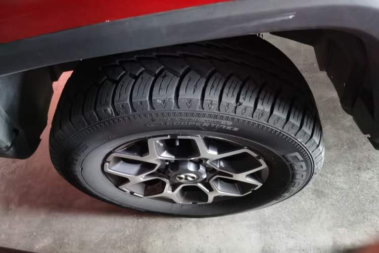 Used BAIC Off-Road BJ40 2018 PLUS 2.3T Automatic Four-Wheel Drive Flagship Version China V Emission Standard Left Front Wheel Hub