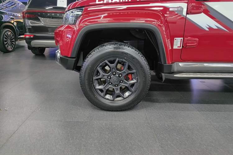 Used BAIC Off-Road BJ40 2018 2.3T Automatic Four-Wheel Drive Ring of the Tower Champion Edition China V Emission Standard Left Front Wheel Hub