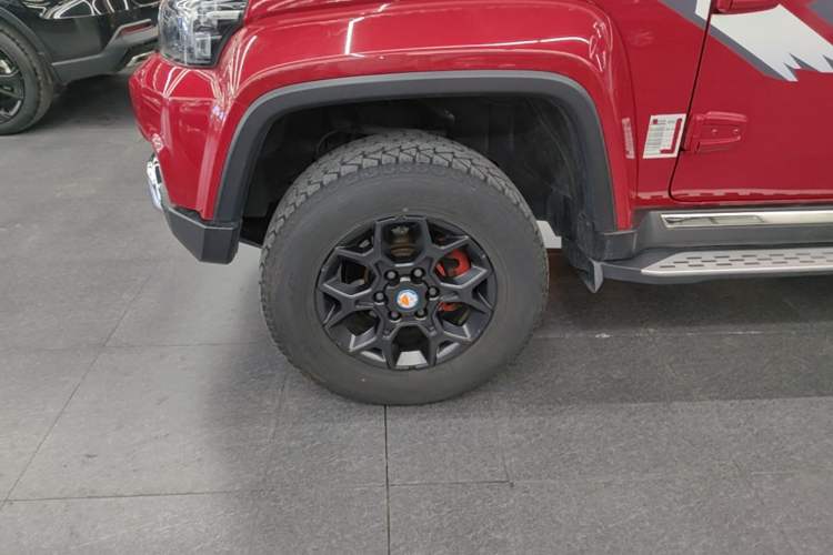 Used BAIC Off-Road BJ40 2018 2.3T Automatic Four-Wheel Drive Ring of the Tower Champion Edition China V Emission Standard Left Front Wheel Hub