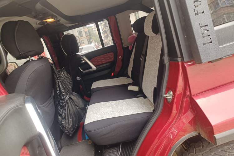 Used BAIC Off-Road BJ40 2018 PLUS 2.0T Manual Four-Wheel Drive Prestige Edition China V Left Rear Seat