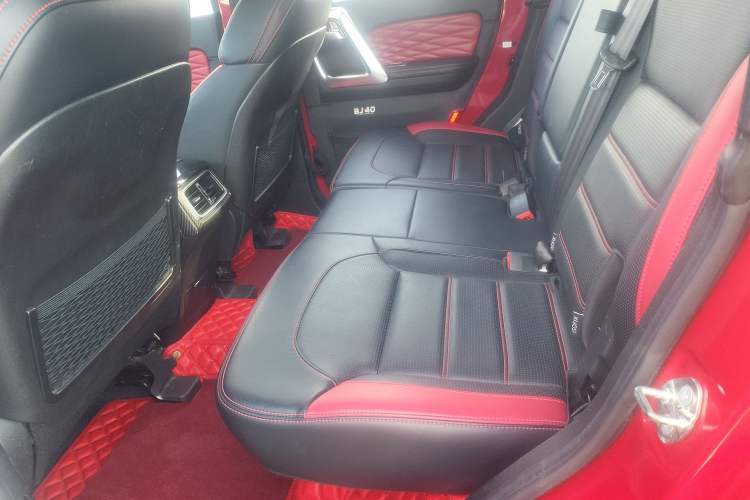 Used BAIC Off-Road BJ40 2018 2.3T Automatic Four-Wheel Drive Ring of the Tower Champion Edition China V Emission Standard Left Rear Seat