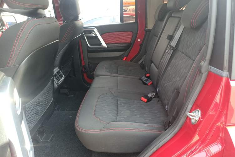 Used BAIC Off-Road BJ40 2018 PLUS 2.0T Manual Four-Wheel Drive Prestige Edition China V Left Rear Seat