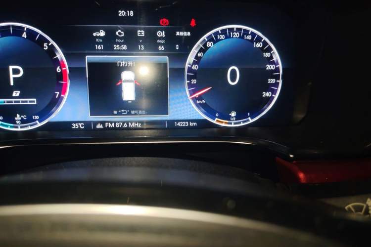 Used BAIC Off-Road BJ40 2018 PLUS 2.3T Automatic Four-Wheel Drive Flagship Version China V Emission Standard Odometer Close Up