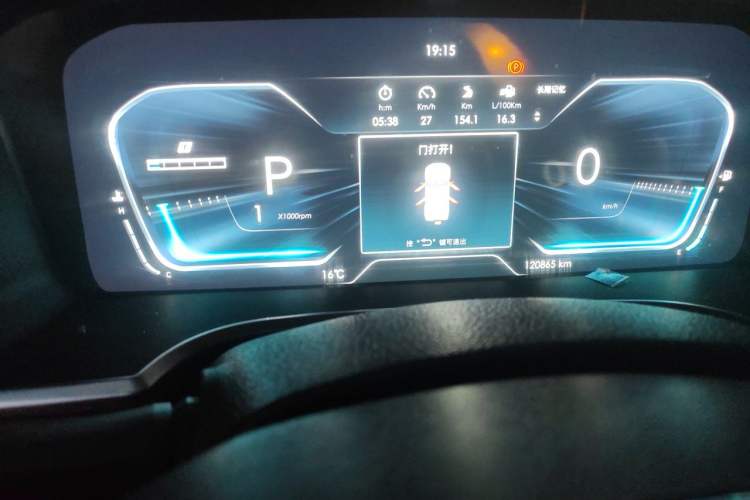 Used BAIC Off-Road BJ40 2018 PLUS 2.3T Automatic Four-Wheel Drive Flagship Version China V Emission Standard Odometer Close Up