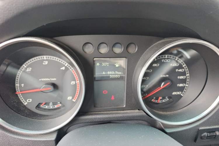 Used BAIC Off-Road BJ40 2018 40L 2.0T Manual Diesel Four-Wheel Drive Prestige Edition Odometer Close Up
